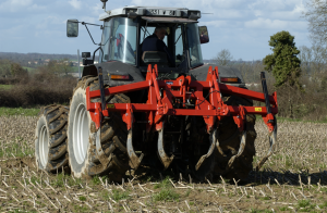 Dents pour vibrocultivateur et la preparation du sol. Outils agricoles pour réaliser une labeur légère avant le semis du céréale.